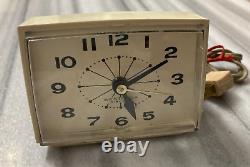 Lot de 4 horloges vintage Westclox Electric, General Electric & Timex.