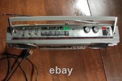 Lot de radios boombox vintage des années 80 Panasonic RX-F9 General Electric 3-5623A pour pièces