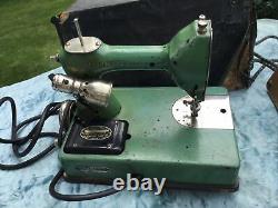 Modèle Vintage General Electric Ge Green Machine À Coudre Un Type De Plumes