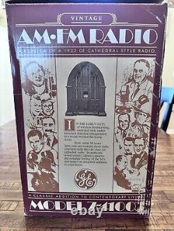 Modèle en bois de réproduction de radio AM/FM de la cathédrale General Electric 7-4100JA TESTÉ