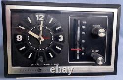 Nouveau réveil radio AM vintage General Electric modèle 7-4725A fonctionnel des années 60