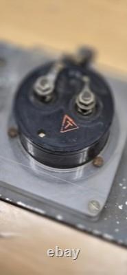 Panneau de test AC/DC General Electric vintage avec jauges, laboratoire industriel steampunk