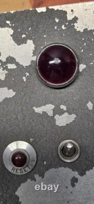 Panneau de test AC/DC General Electric vintage avec jauges, laboratoire industriel steampunk