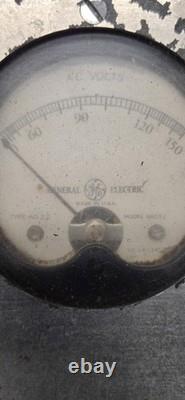Panneau de test AC/DC General Electric vintage avec jauges, laboratoire industriel steampunk