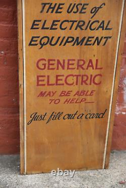Panneau en bois vintage General Electric GE équipements électriques ventilateurs téléphones etc.