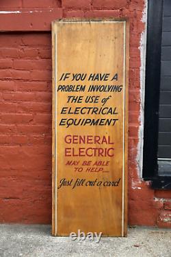 Panneau en bois vintage General Electric équipement électrique téléphones moteurs etc.