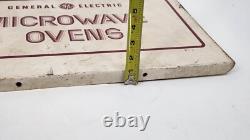 Panneau publicitaire en métal des fours à micro-ondes vintage de General Electric avec ledge en bas