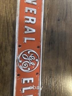 Panneau publicitaire en métal vintage original avec logo emblème de General Electric GE