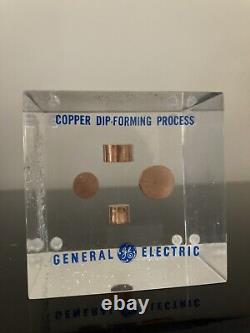 Poids en papier publicitaire Vintage Lucite de General Electric