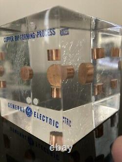 Poids en papier publicitaire Vintage Lucite de General Electric