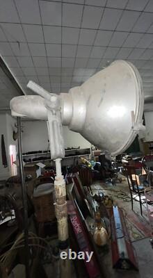 Projecteur de chantier vintage General Electric sur trépied