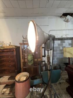 Projecteur de chantier vintage General Electric sur trépied