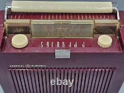RADIO PORTABLE AM VINTAGE 1952 General Electric Bourgogne 4-Tubes, Modèle 607