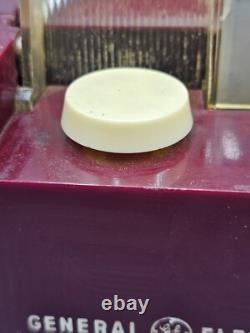 RADIO PORTABLE AM VINTAGE 1952 General Electric Bourgogne 4-Tubes, Modèle 607