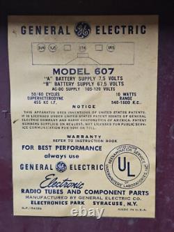 RADIO PORTABLE AM VINTAGE 1952 General Electric Bourgogne 4-Tubes, Modèle 607