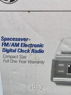 RADIO-RÉVEIL NUMÉRIQUE VINTAGE GE FM/AM Modèle 7-4624 Finition Bois, SCELLÉ EN USINE