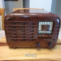 RARE Vintage 1939 General Electric GE H610 Tube Radio Magnifique Joue Terrific