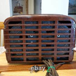 RARE Vintage 1939 General Electric GE H610 Tube Radio Magnifique Joue Terrific