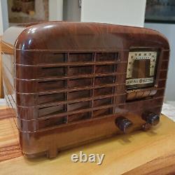 RARE Vintage 1939 General Electric GE H610 Tube Radio Magnifique Joue Terrific