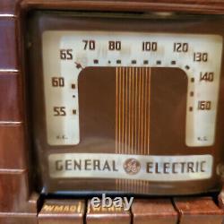 RARE Vintage 1939 General Electric GE H610 Tube Radio Magnifique Joue Terrific