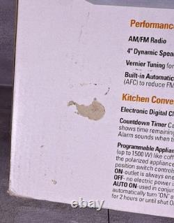 Radio AM/FM GE Spacemaker vintage 1994 avec lumière sous meuble et prise pour appareil 7-4232