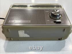 Radio AM/FM à piles / secteur General Electric Modèle No. 7-2825J Vintage