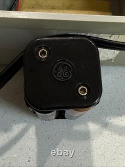 Radio AM/FM à piles / secteur General Electric Modèle No. 7-2825J Vintage