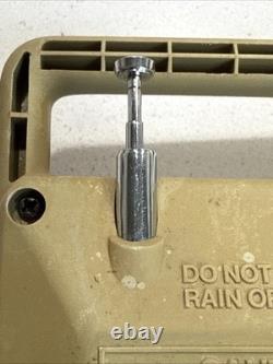 Radio AM/FM à piles / secteur General Electric Modèle No. 7-2825J Vintage