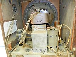 Radio AM Vintage General Electric S-22 Junior style Tombstone en bois #60977