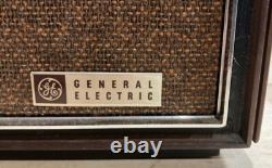 Radio GE General Electric C1580B des années 1960 vintage, non testée, rare, en très bon état