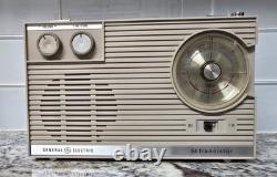 Radio GE à transistors 8 de la Défense Civile de la Guerre Froide des États-Unis, vintage des années 1960