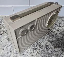 Radio GE à transistors 8 de la Défense Civile de la Guerre Froide des États-Unis, vintage des années 1960
