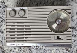 Radio GE à transistors 8 de la Défense Civile de la Guerre Froide des États-Unis, vintage des années 1960