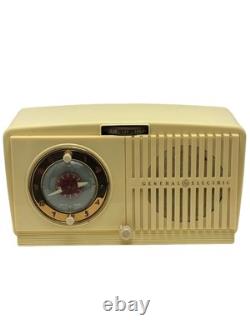Radio General Electric avec horloge AM FM Modèle 516F Jaune Beurre VTG 1948-50