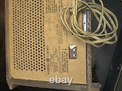 Radio Vintage General Electric C-540B en Noyer Fonctionne Mais a Besoin d'une Antenne