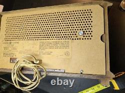 Radio Vintage General Electric C-540B en Noyer Fonctionne Mais a Besoin d'une Antenne