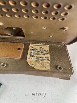 Radio Vintage General Electric GE World Monitor P-990A 17 Transistors 5 Bandes