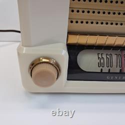 Radio à lampes Bakélite General Electric Modèle 115 des années 1940, fonctionne 115W, USA