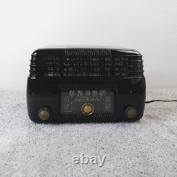 Radio à lampes GE 200 Vintage des années 1950 en bakélite noire AM General Electric en état de marche