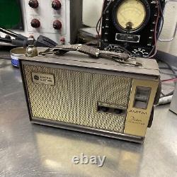 Radio à transistors General Electric VINTAGE TREIZE - Batterie - RARE COLLECTOR