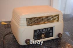 Radio à tube GE 201 Bakélite Blanche Or AM Vintage General Electric Fonctionnelle