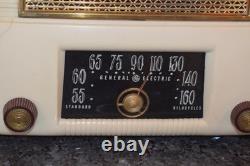 Radio à tube GE 201 Bakélite Blanche Or AM Vintage General Electric Fonctionnelle