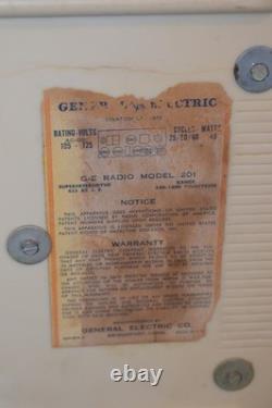 Radio à tube GE 201 Bakélite Blanche Or AM Vintage General Electric Fonctionnelle