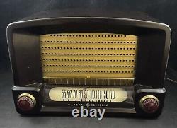 Radio à tube bakélite Vintage modèle 115 de General Electric de 1948 fabriqué aux États-Unis