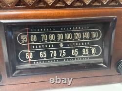 Radio à tube de table en bois vintage GE General Electric à ondes courtes AM, modèle 221