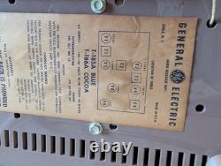 Radio à tubes AM FM General Electric vintage Cocoa en état de fonctionnement rare 8 13 5.5 pouces