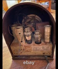 Radio à tubes Général Electric K-50-P en bois des années 1930