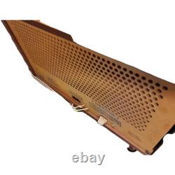 Radio à tubes Vintage General Electric G. E. Modèle T-250A AM/FM. Fonctionne très bien.