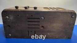 Radio à tubes Vintage General Electric GE E-72 en cabinet en bois années 1930 fonctionne.