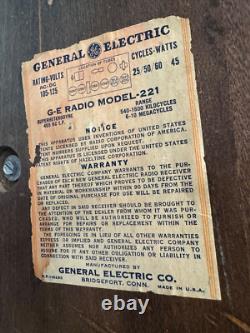 Radio à tubes de table en bois Vintage Ge General Electric AM à ondes courtes Modèle-221